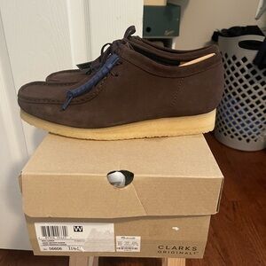 Clark’s Wallabee low brown suede